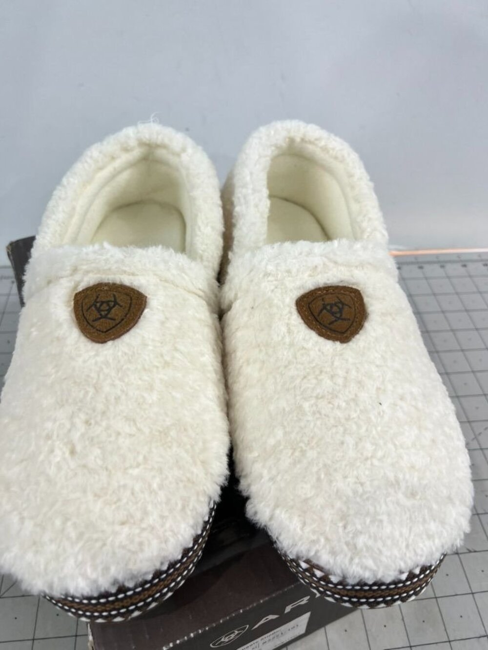 Ariat Women's Snuggle Slippers Appaloosa XL (9.5-10.5) #2271-101 New - Picture 2 of 9